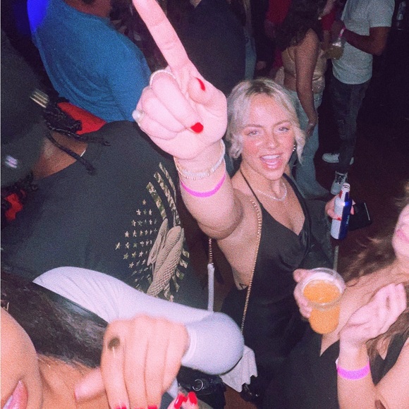 Meet your Posher, Rory - Picture 4 of 5